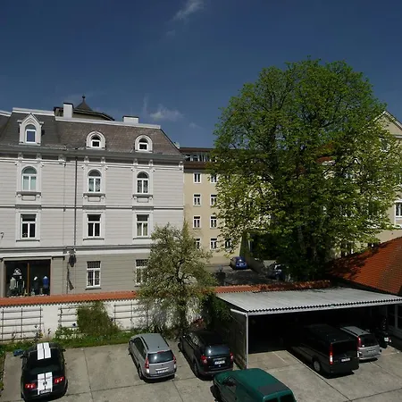 Hotel Dom 3*